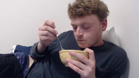 blue eyed twink online show from February 3, 3:48 am