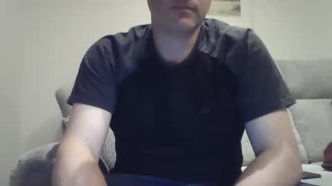 Snapshot of bobby_113 chatting on December 6, 1:29 am bobby_113 online show from December 6, 1:29 am