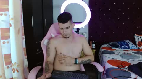 booyhott_ online show from November 1, 8:02 pm