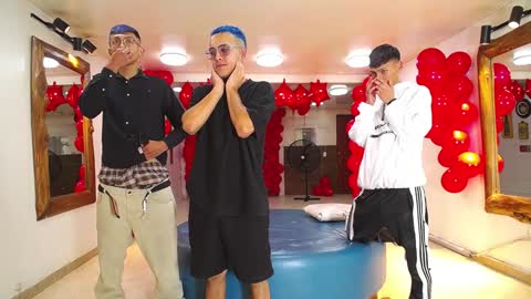 THOMAS AND DAMIAND online show from February 2, 4:15 am