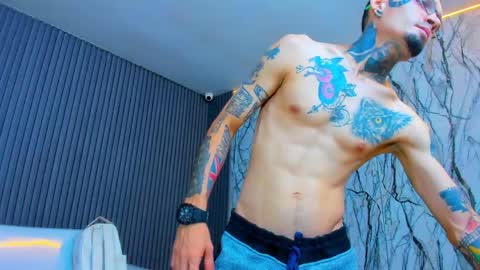 boy_tatto77 online show from April 21, 2:01 pm