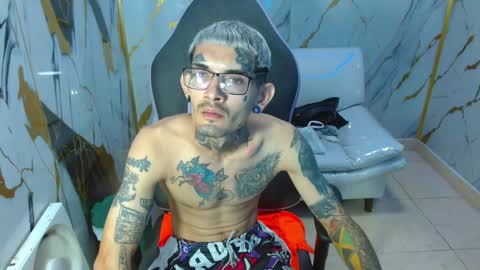 boy_tatto77 online show from February 11, 7:52 pm