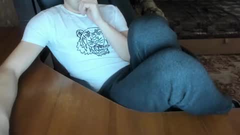 BoyApollon online show from December 6, 9:32 am