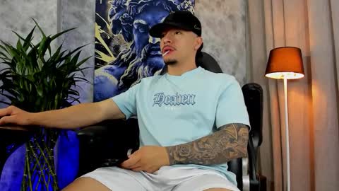 boyc02_ online show from October 15, 11:23 pm