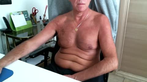 Snapshot of braccobald chatting on October 28, 9:56 am Braccobald online show from October 28, 9:56 am