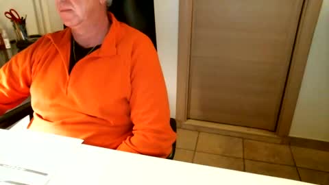 Snapshot of braccobald chatting on December 3, 5:01 pm Braccobald online show from December 3, 5:01 pm