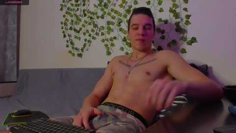 Johny Bravo online show from December 15, 7:00 pm