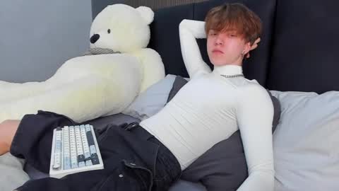 Snapshot of braxiboy chatting on February 24, 9:21 am Brax online show from February 24, 9:21 am