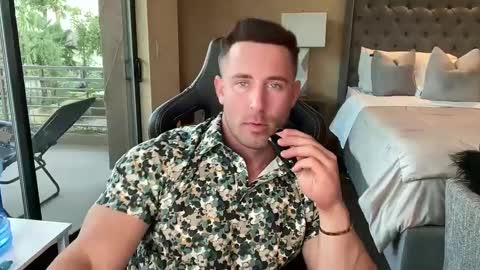 Snapshot of brettmycles chatting on October 4, 1:10 am Brett Mycles online show from October 4, 1:10 am