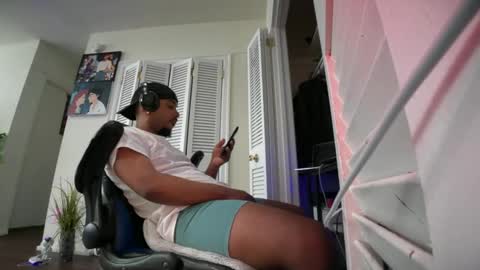 Brownskinshortyy online show from March 22, 2:55 pm