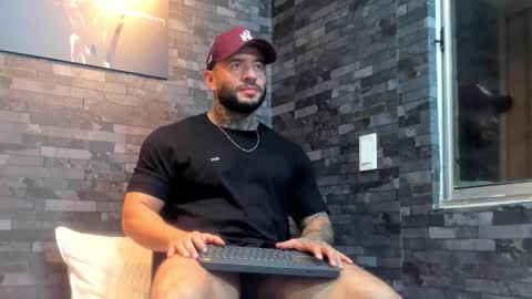 brucedallas online show from March 2, 12:21 am