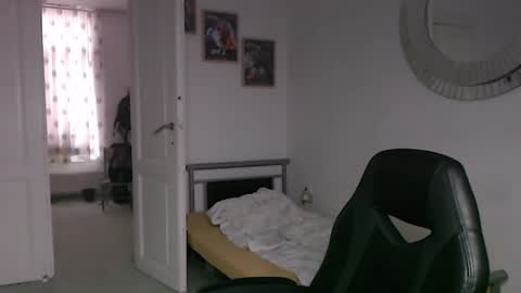 Bruce online show from January 4, 11:11 am