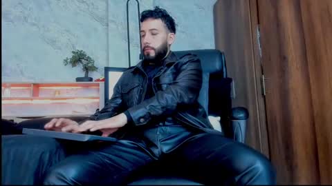 Andres Suarez online show from March 2, 4:03 pm