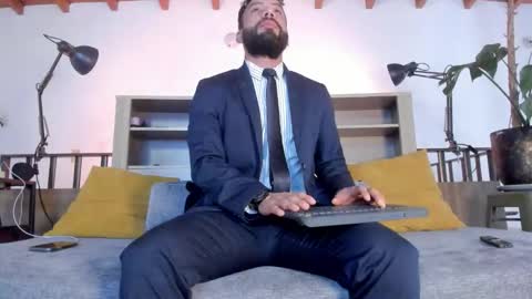 Andres Suarez online show from February 3, 10:15 pm