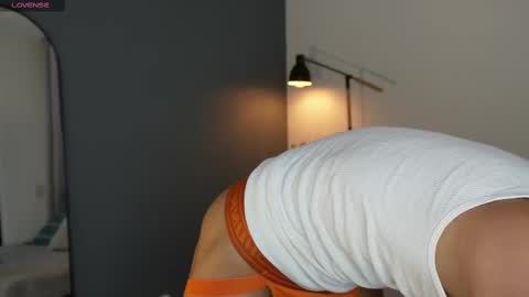 Buster independent model online show from November 1, 6:01 pm