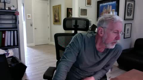 Snapshot of bustinout99 chatting on January 8, 5:37 pm afternoon wood online show from January 8, 5:37 pm