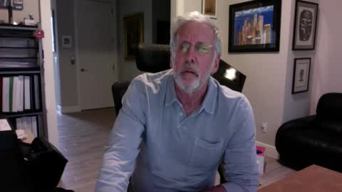 Snapshot of bustinout99 chatting on February 3, 9:39 pm afternoon wood online show from February 3, 9:39 pm