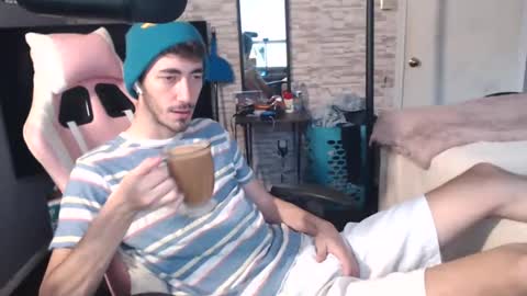 Snapshot of calvin_tanner chatting on December 18, 3:22 pm calvin_tanner online show from December 18, 3:22 pm