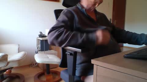 camcologne online show from February 4, 10:54 am