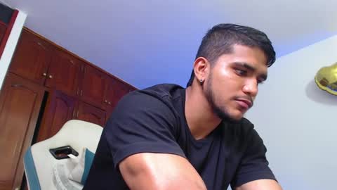 camilo_contre21 online show from June 21, 7:19 pm