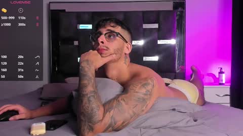   INDEPENDENT MODEL online show from February 24, 4:05 am