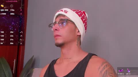   INDEPENDENT MODEL online show from December 5, 11:05 am