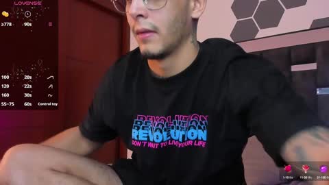   INDEPENDENT MODEL online show from February 8, 5:18 am