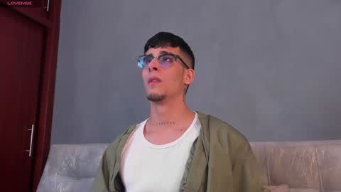   INDEPENDENT MODEL online show from January 14, 10:17 am