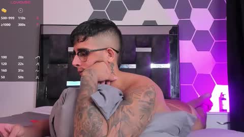   INDEPENDENT MODEL online show from February 15, 5:30 am