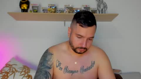 camilo_restrepo21 online show from October 26, 11:40 pm