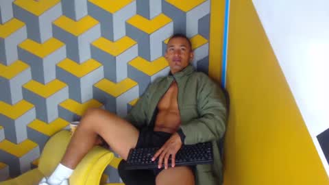 carl_jhonson1 online show from December 10, 5:07 am