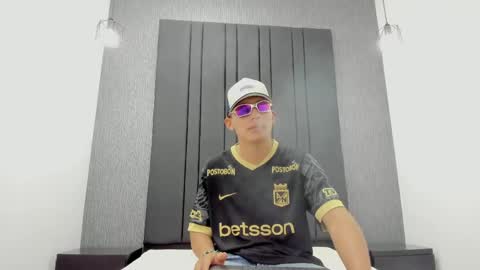 Carl online show from May 4, 3:47 pm