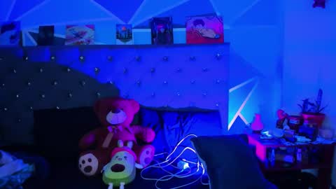 I am Valentinn online show from November 18, 2:15 am