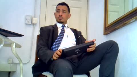Snapshot of cesar_dant chatting on February 19, 7:05 pm Cesar online show from February 19, 7:05 pm