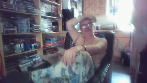 lee online show from June 18, 12:32 pm