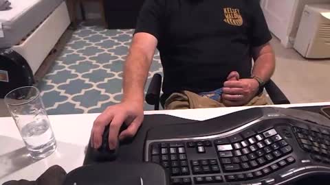 chesbayboy online show from October 12, 4:39 am