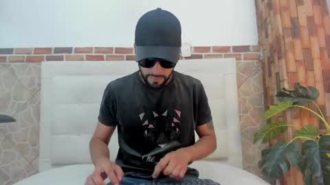 chris_kizz online show from December 4, 11:08 am