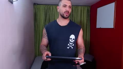 chriss_james online show from November 3, 11:39 pm