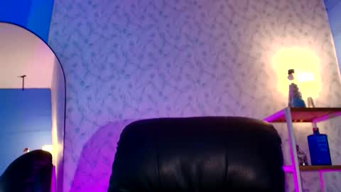 Hi dont forguet to follow me    online show from November 28, 6:49 am