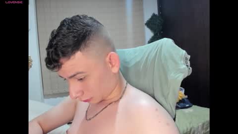 christmiller_1 online show from November 16, 2:57 am