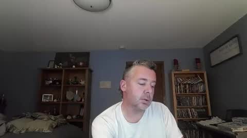 Snapshot of chrisw8121 chatting on October 8, 2:05 am chrisw8121 online show from October 8, 2:05 am