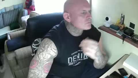 cikakure16081976 online show from February 6, 1:43 pm