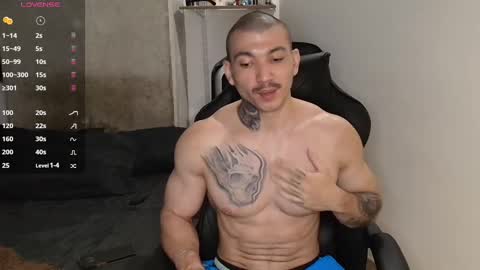 colombianmuscle8 online show from January 26, 2:24 am