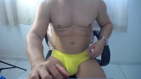 Snapshot of corolaxxl chatting on December 17, 11:28 am corolaxxl online show from December 17, 11:28 am