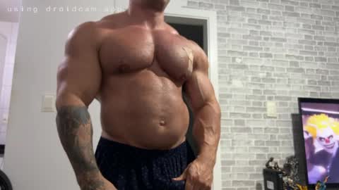 couplemuscle40 online show from April 9, 1:58 am
