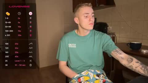 Snapshot of crazybottom99 chatting on January 30, 11:13 pm Alex online show from January 30, 11:13 pm