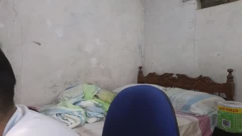 Snapshot of cris_simons chatting on December 12, 3:32 am cris_simons online show from December 12, 3:32 am