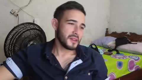 Snapshot of cris_simons chatting on February 25, 3:52 am cris_simons online show from February 25, 3:52 am