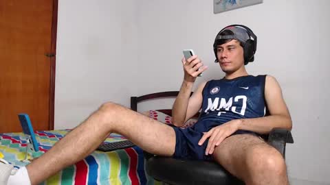 Snapshot of cristian_ortiz_1 chatting on December 19, 10:21 pm Cristian online show from December 19, 10:21 pm