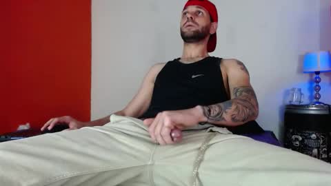 cristianhot125 online show from March 10, 11:33 pm